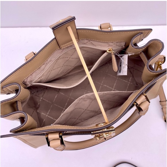 Michael Kors Hamilton
Medium Satchel and
Wallet Set Camel - Picture 4 of 13